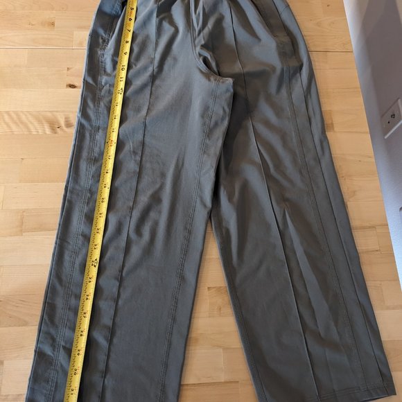 Lululemon - Wanderer Crop (size 2) - Picture 5 of 6